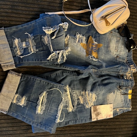 Women’s V.I.P. Jeans New W Tags Size 16 W Destructed Rolled Hem - Picture 1 of 12